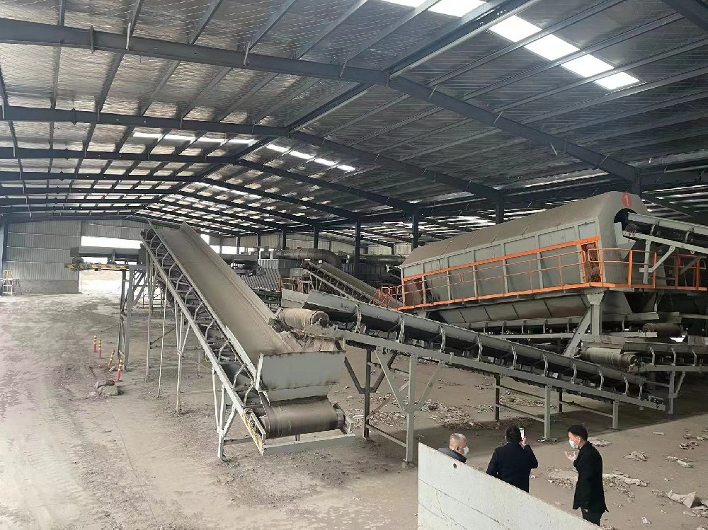 Stale garbage sorting equipment