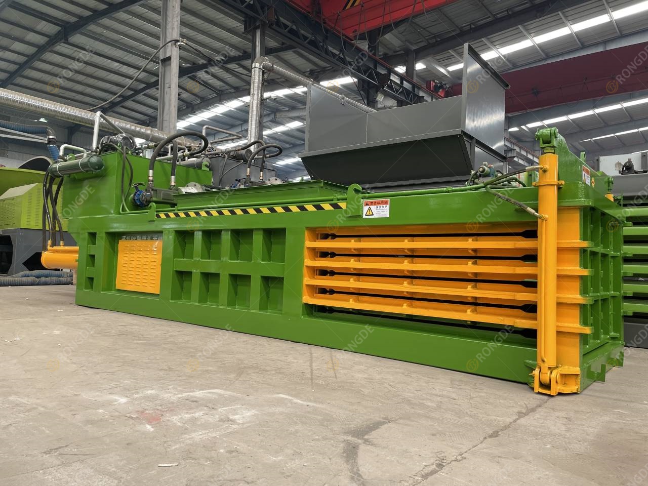Horizontal baler