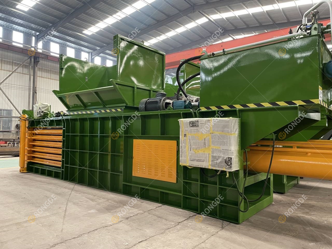 Horizontal baler