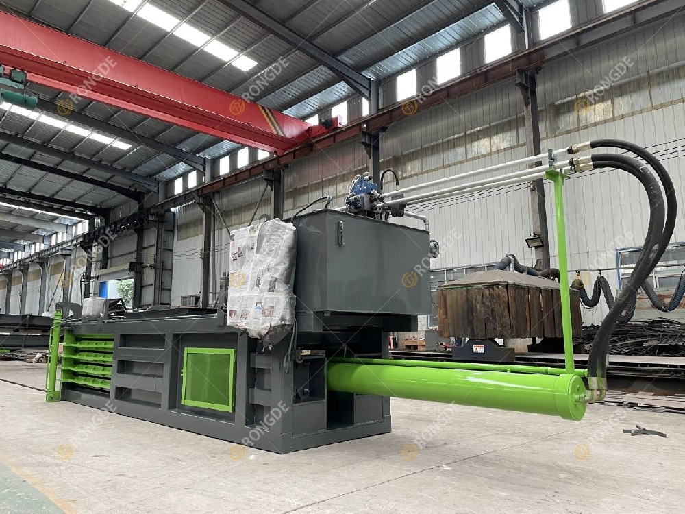 Beverage bottle packer