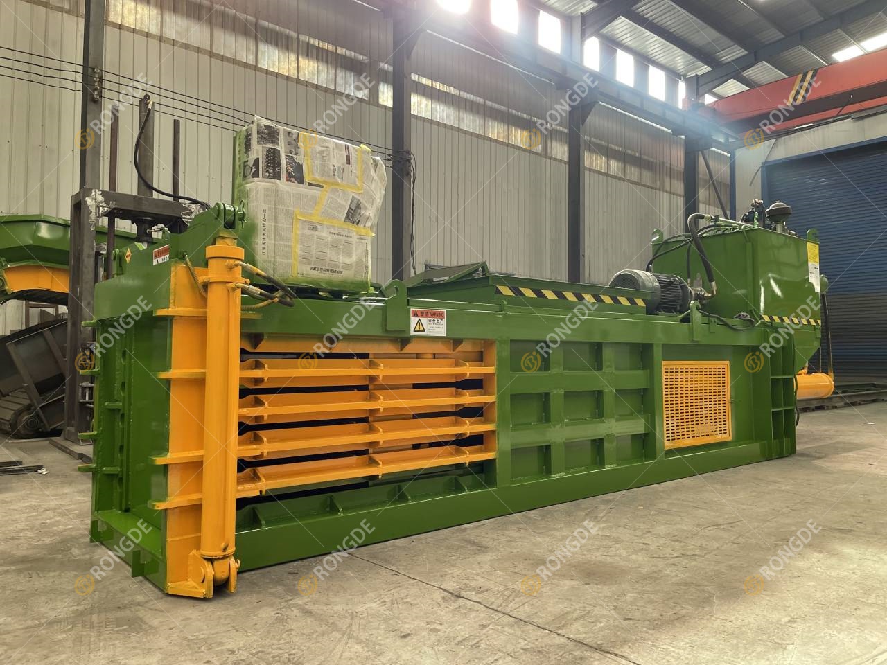 Waste plastic baler