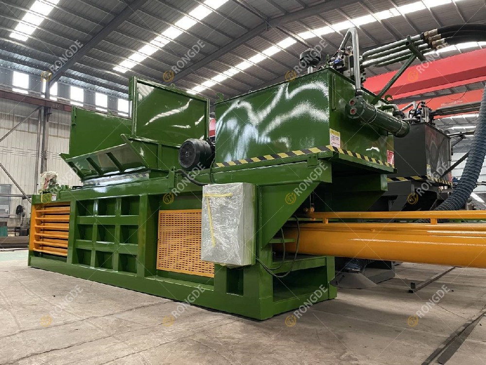 Straw baler