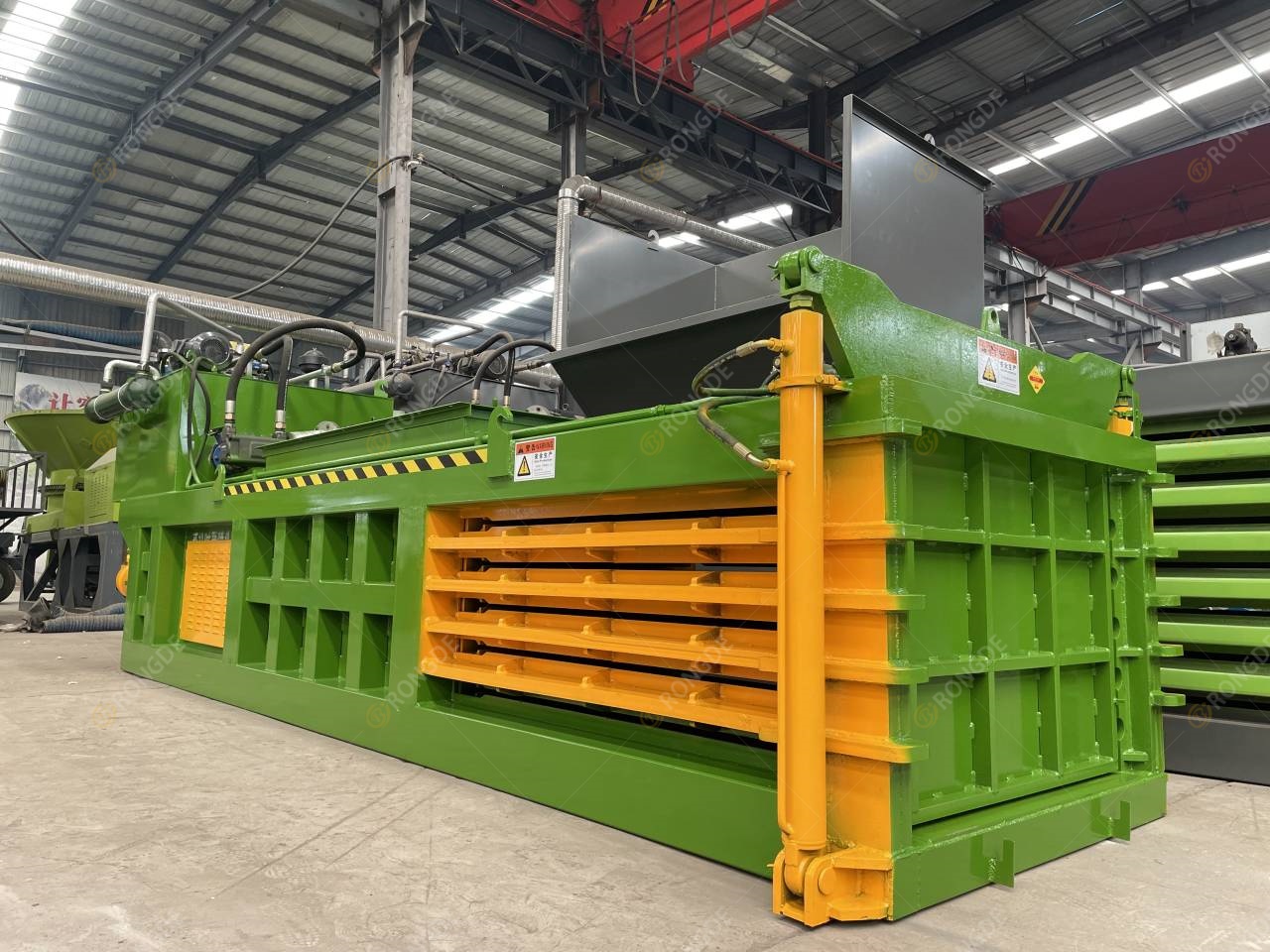 Automatic straw baler