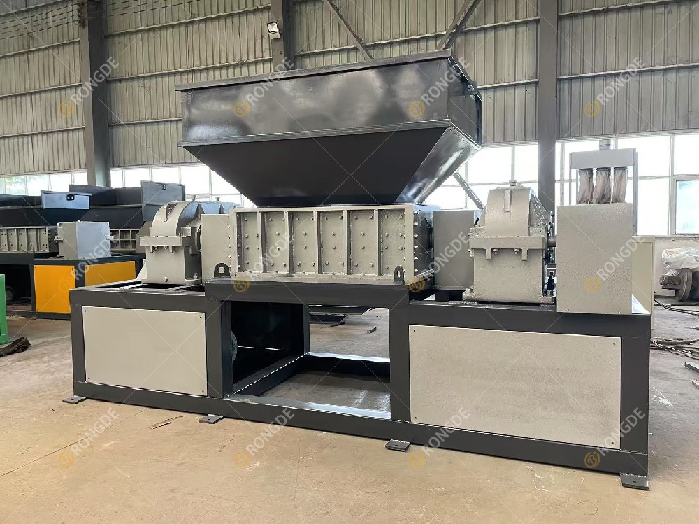 Large garbage shredder turns large garbage into treasure!